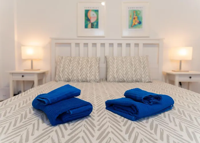 Finikoudes 3 Bedroom Seaview Flat