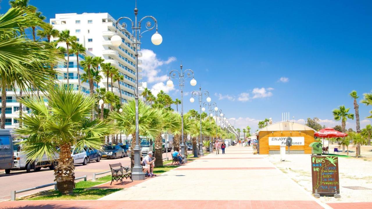 Finikoudes 3 Bedroom Seaview Flat Ларнака