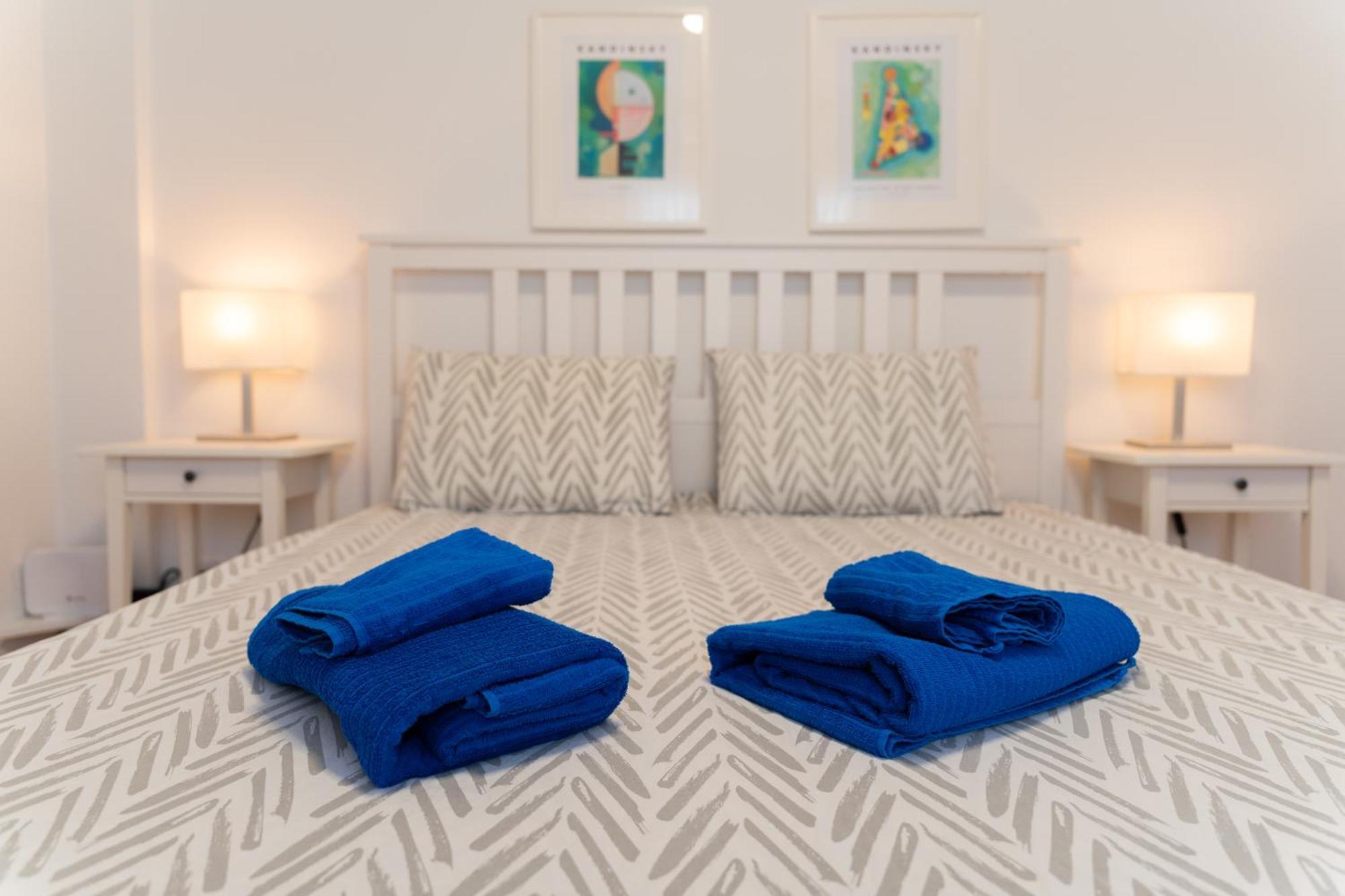 Апартаменты Finikoudes 3 Bedroom Seaview Flat *