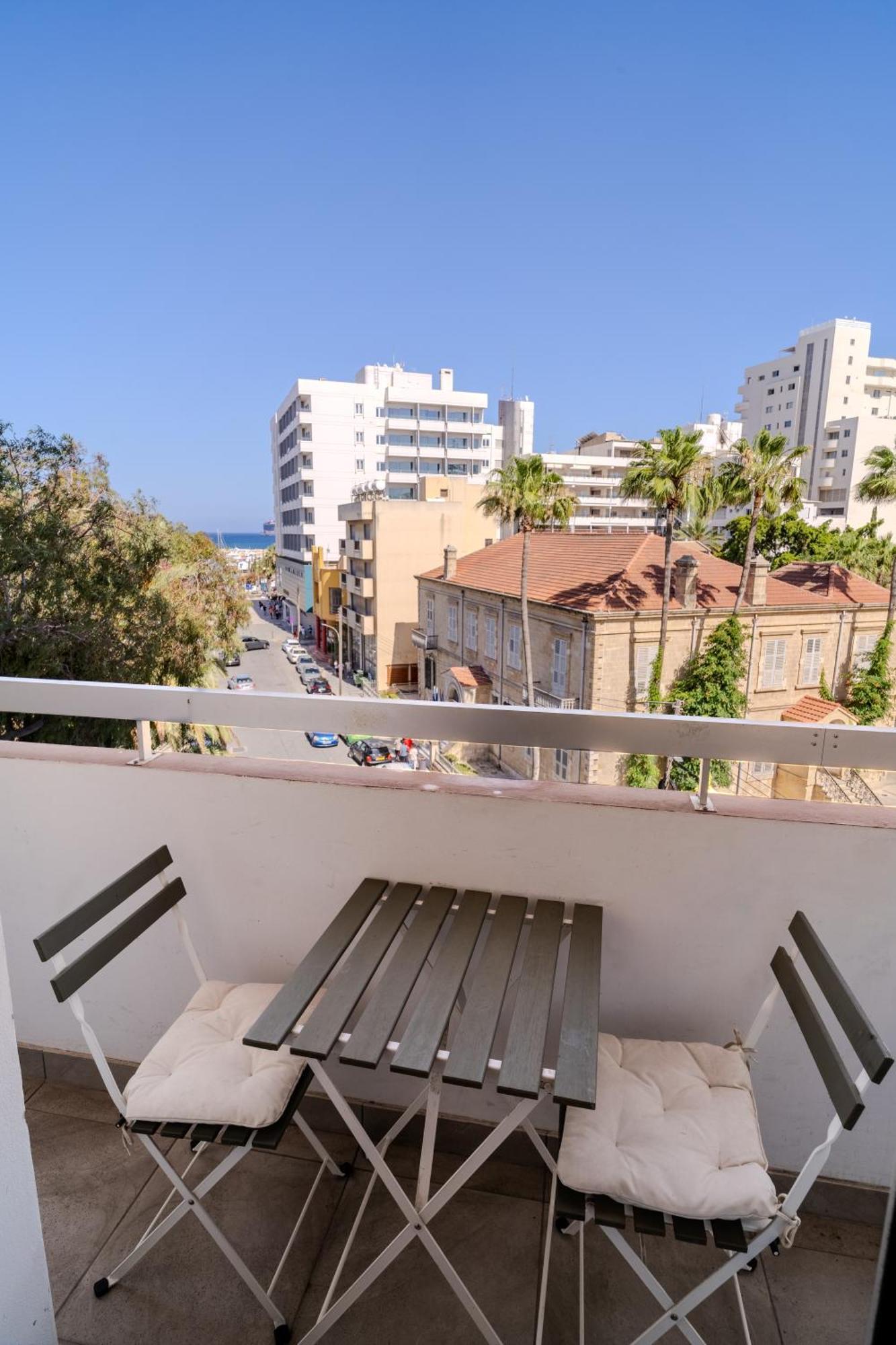 Апартаменты Finikoudes 3 Bedroom Seaview Flat