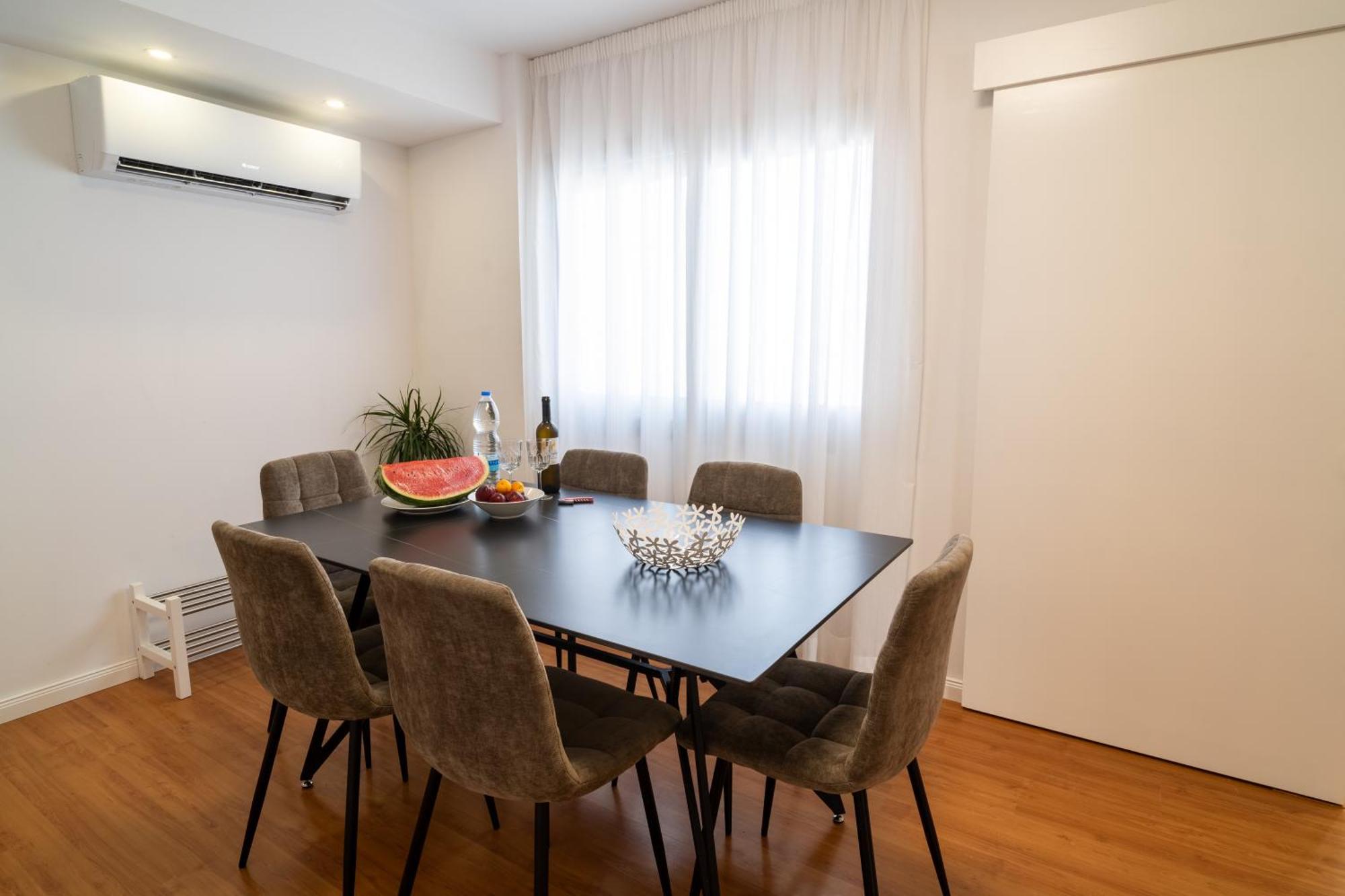 Finikoudes 3 Bedroom Seaview Flat Апартаменты